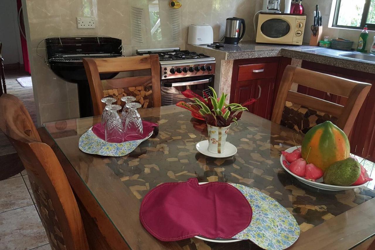Gigi'S Self Catering Apartment Port Glaud Luaran gambar