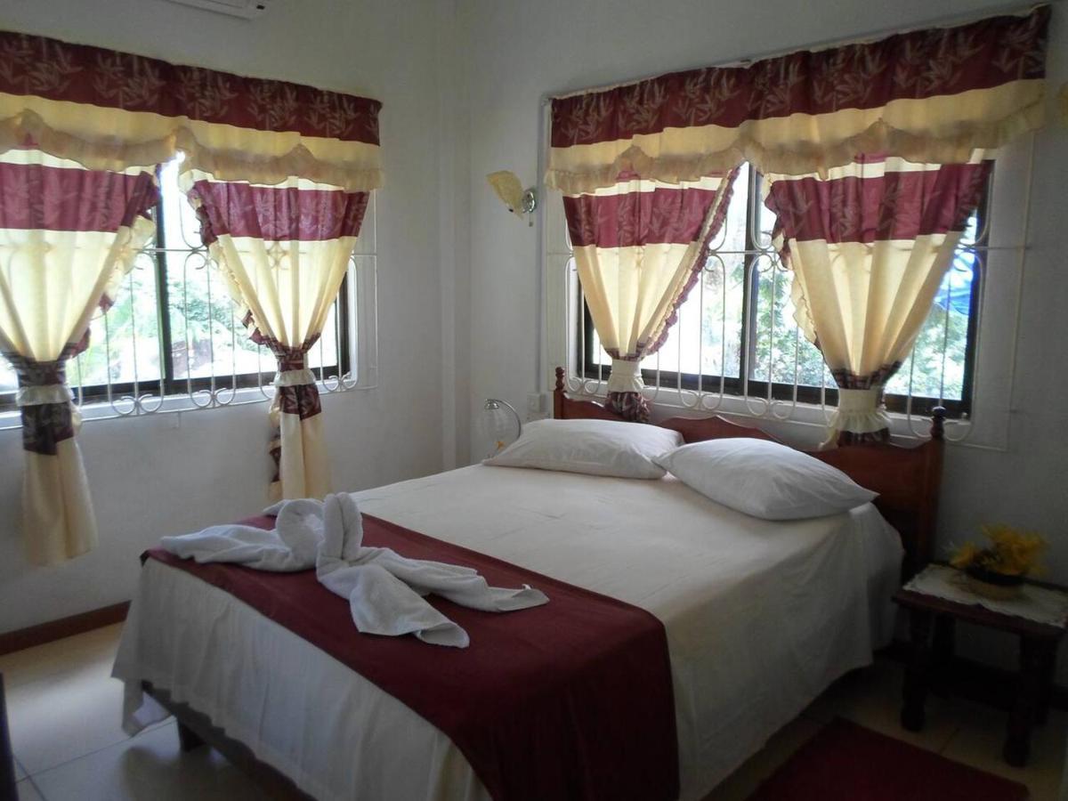 Gigi'S Self Catering Apartment Port Glaud Luaran gambar